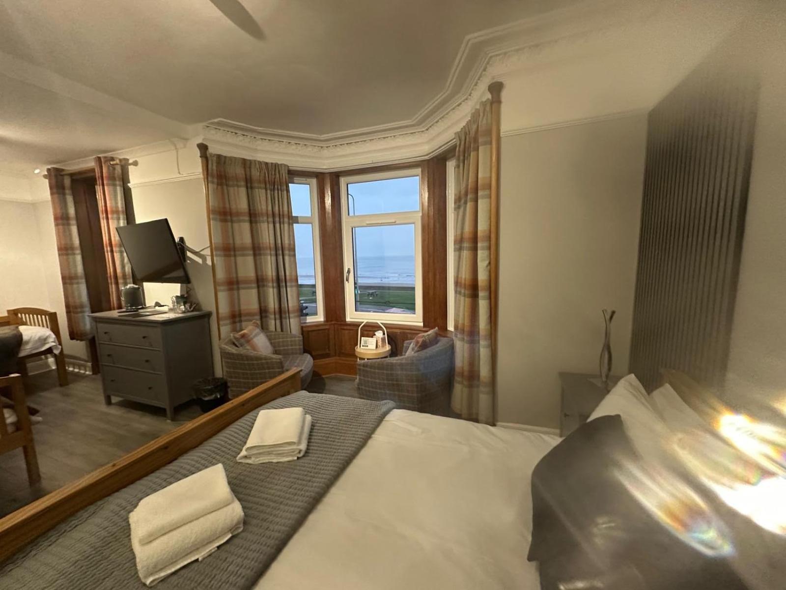 Отель The Cairns Leven Leven  Экстерьер фото